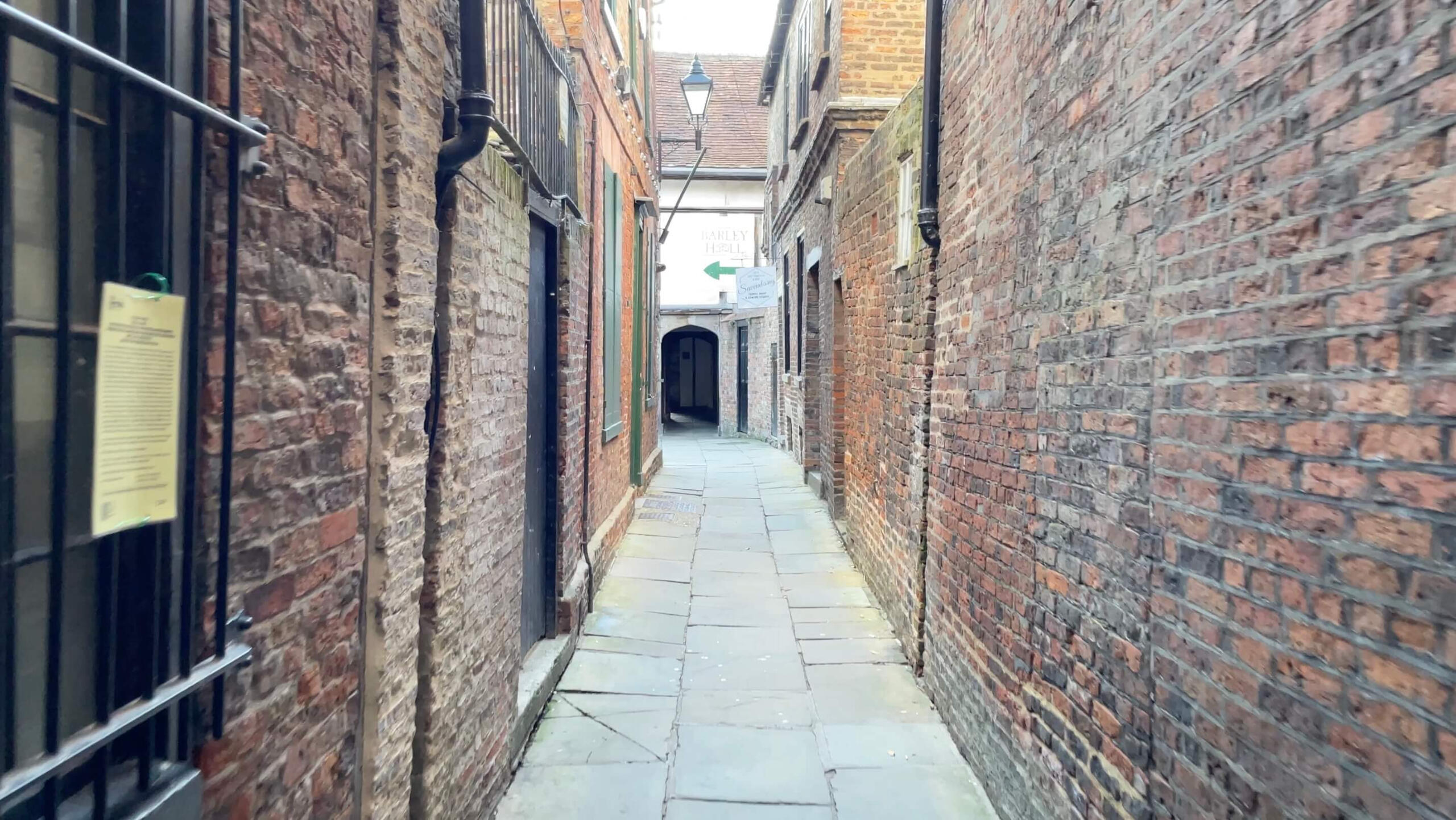 Photo of a Snickleway leading towards the Barley Hall in York